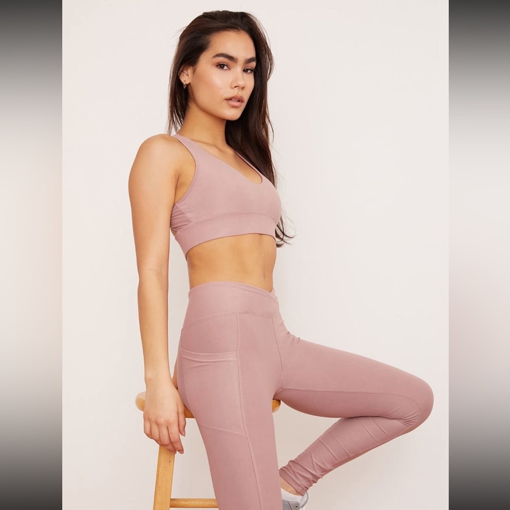 Wolven Set in Salt - Racerback Sports bra and Crossover Pocket Logging